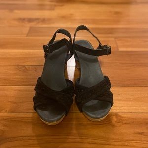 UGG Women’s Black Heeled Sandals Size 7